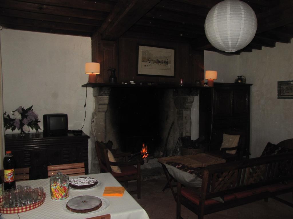 Gite De La Ferme De La Cour Crasville  Экстерьер фото